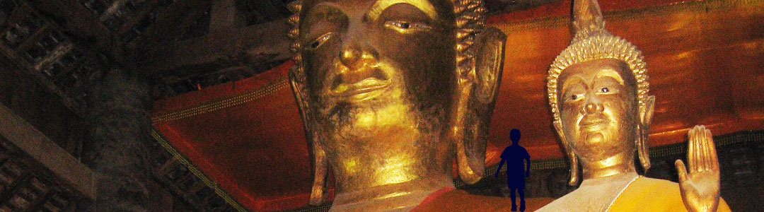 une photo de statues de bouddhas illustre l'éthique de la subsistance